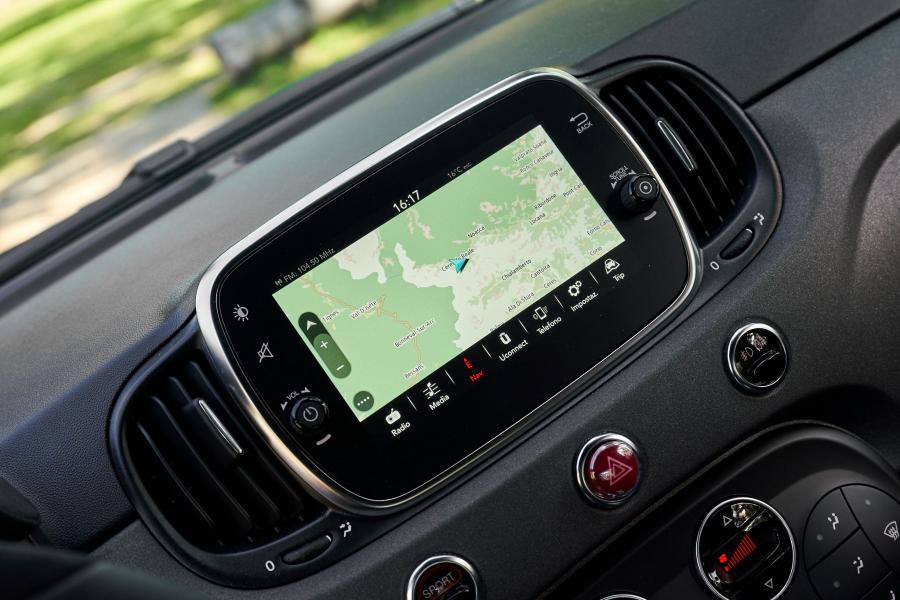 Детали интерьера Abarth 695 70° Anniversario (312) 2019 года  (WW) (фото 2 из 70)